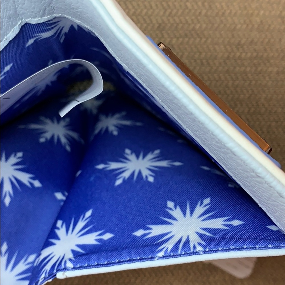 Loungefly Disney Frozen Olaf Flap Wallet - Picture 12 of 13